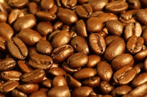 800px-Dark_roasted_espresso_blend_coffee_beans_1